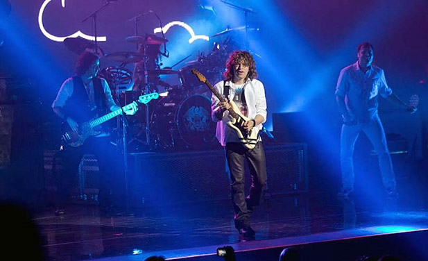 2193659-queen-extravaganza-617