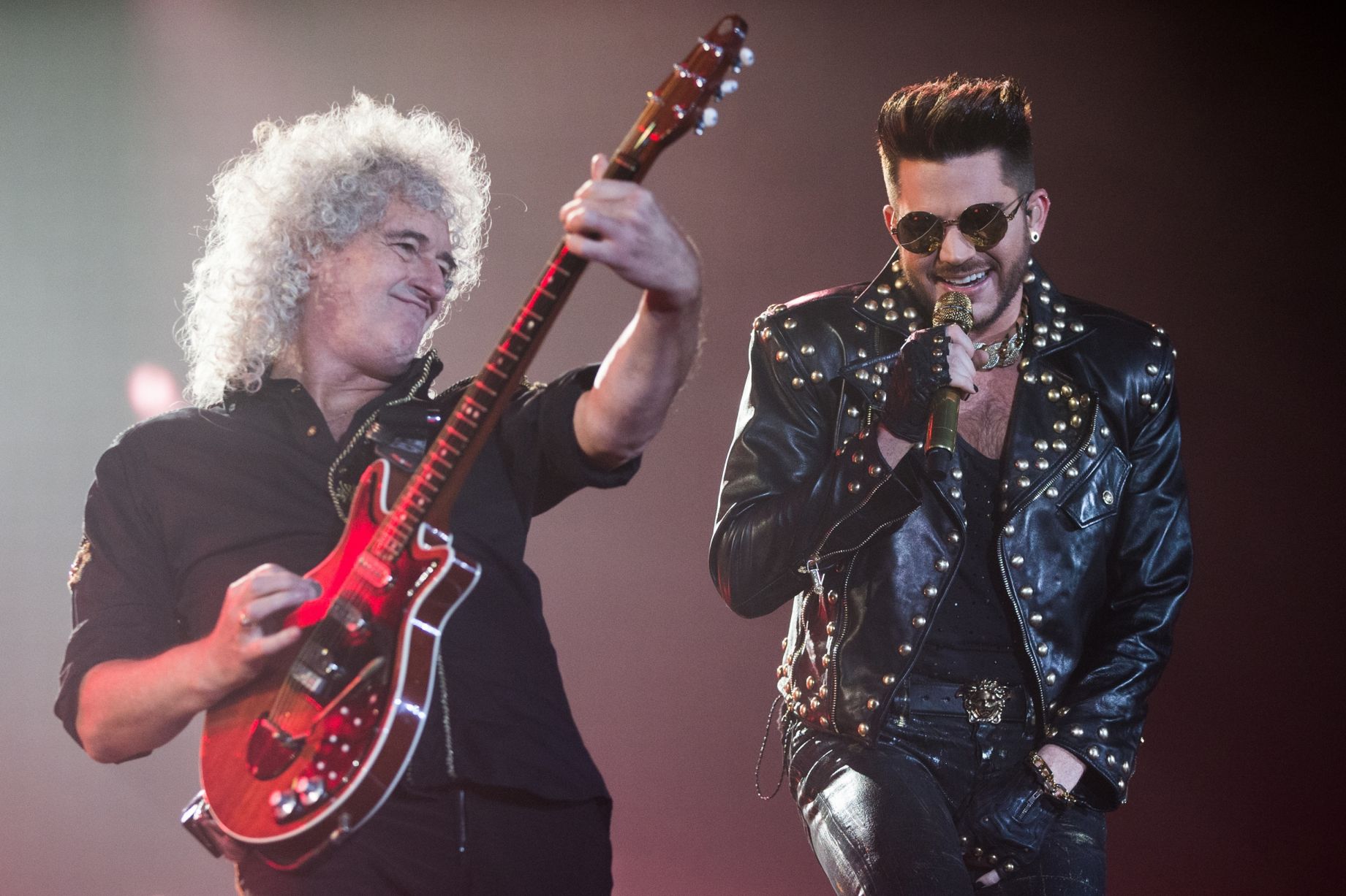 gfdgfgfdqueen-and-adam-lambert